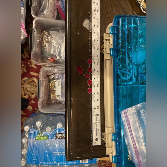 Lovely Red Faux Druzi Stones in a Beautiful Drape & Drop Necklace’s 18” adj - Picture 4 of 5